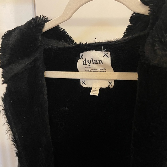 Faux fur Sherpa vest in black. Faux suede - Picture 4 of 4